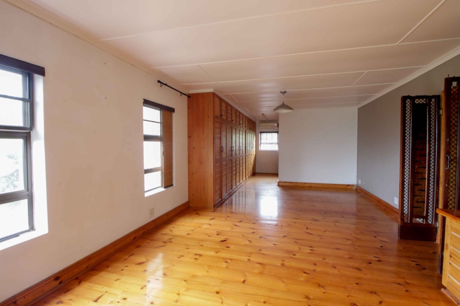 5 Bedroom Property for Sale in Paradise Beach Eastern Cape